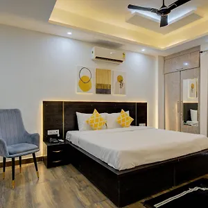 Hotel The Empire Studioz Golf Course Road With Kitchen & Balcony One Horizon Center Paras Hospital Cyber